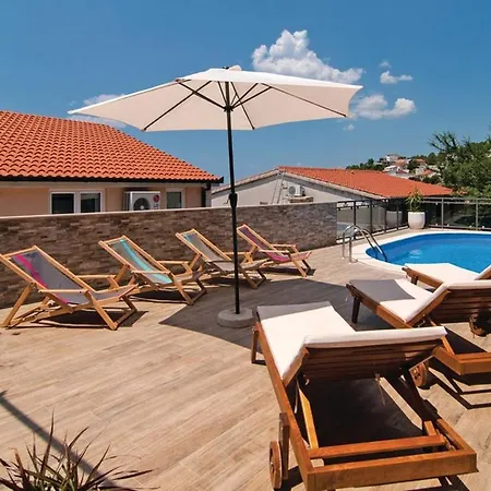 With A Swimming Pool Stanici, - 2800