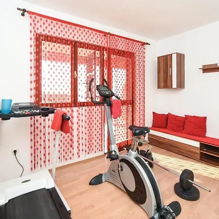 With A Swimming Pool Stanici, - 2800 Apartament
