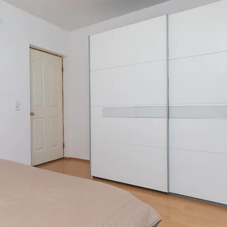 With A Swimming Pool Stanici, - 2800 *