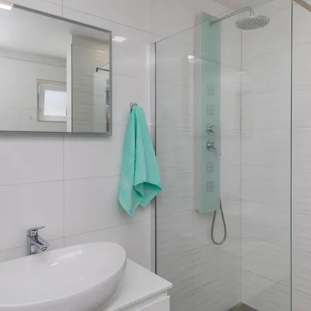 With A Swimming Pool Stanici, - 2800