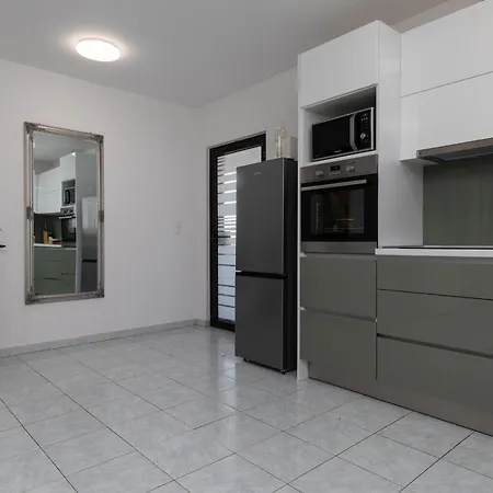 With A Swimming Pool Stanici, - 2800 Apartament *